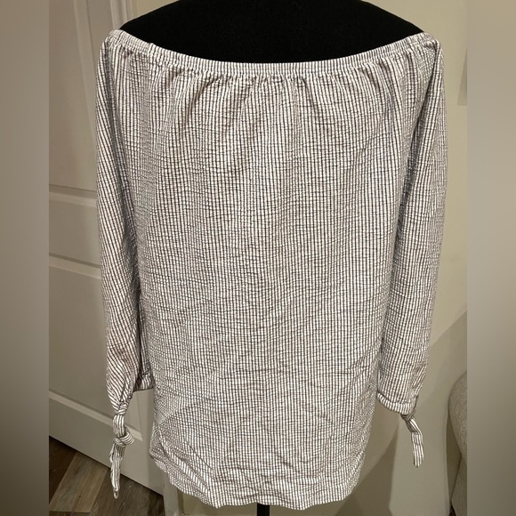 Charlie Paige White Black Stripe Off the Shoulder with Ties Size XL - Picture 4 of 7
